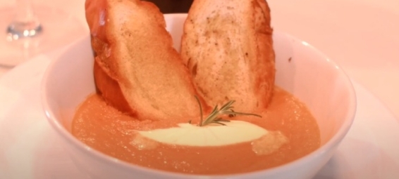 Sopa de Tomates com Brie